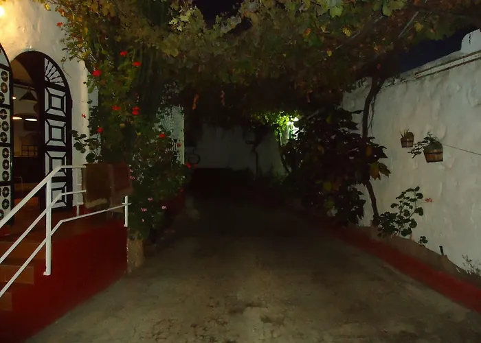 Residencia Conejos - Bike & Motorbike Homestay *