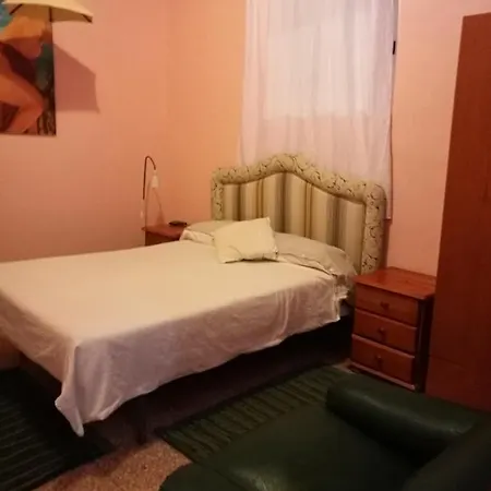 בית אירוח Residencia Conejos - Bike & Motorbike