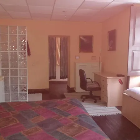 Residencia Conejos - Bike & Motorbike בית אירוח *