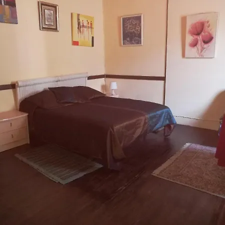 בית אירוח Residencia Conejos - Bike & Motorbike *