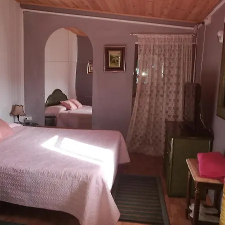 Residencia Conejos - Bike & Motorbike בית אירוח *