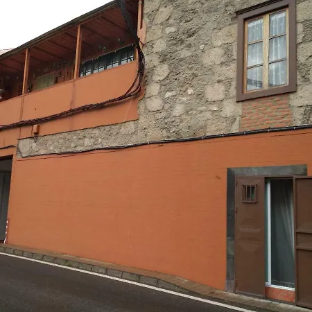 בית אירוח Residencia Conejos - Bike & Motorbike