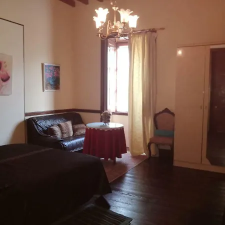 בית אירוח Residencia Conejos - Bike & Motorbike